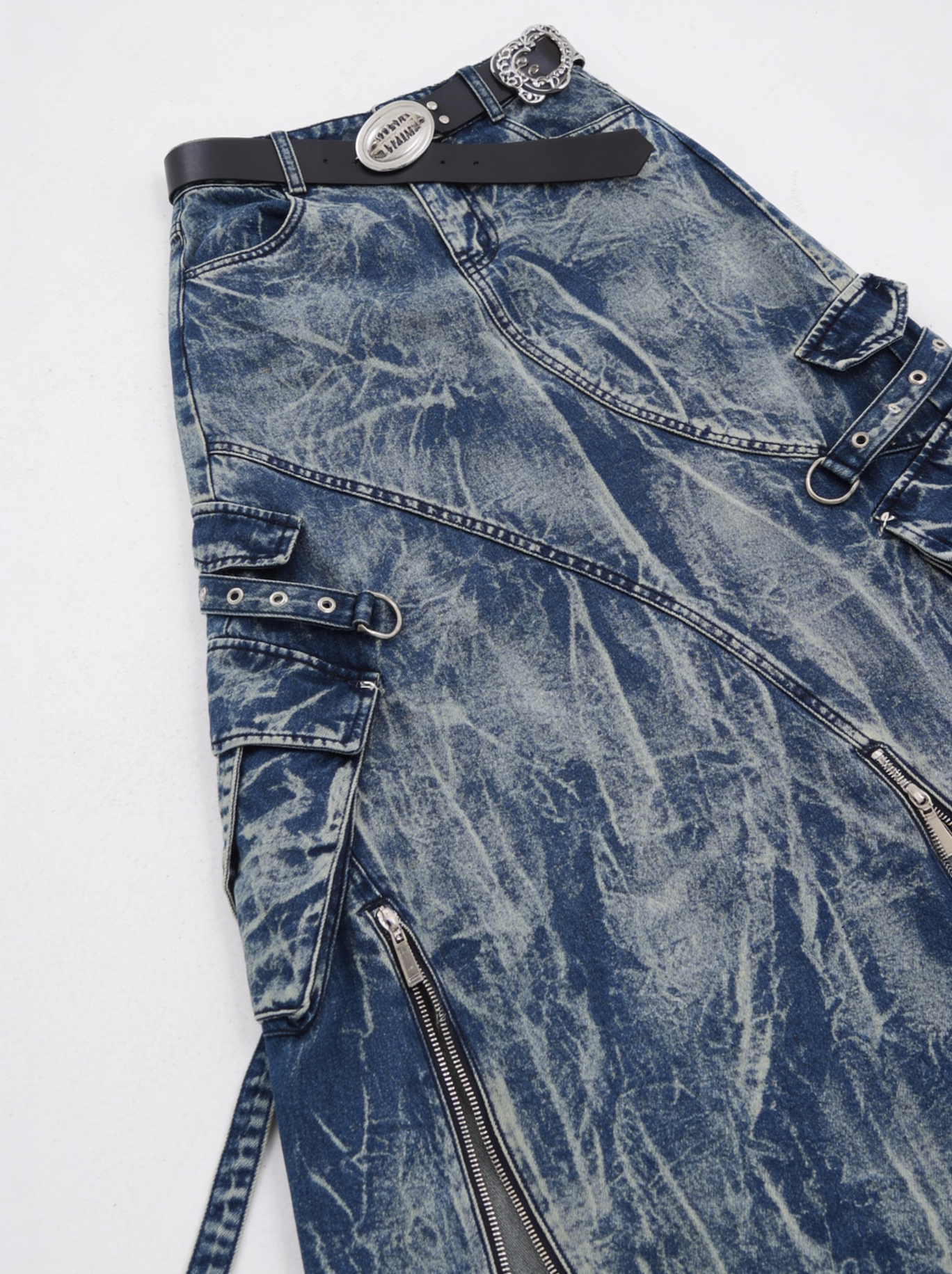 Denimnederdel i Post-apokalyptisk Stil