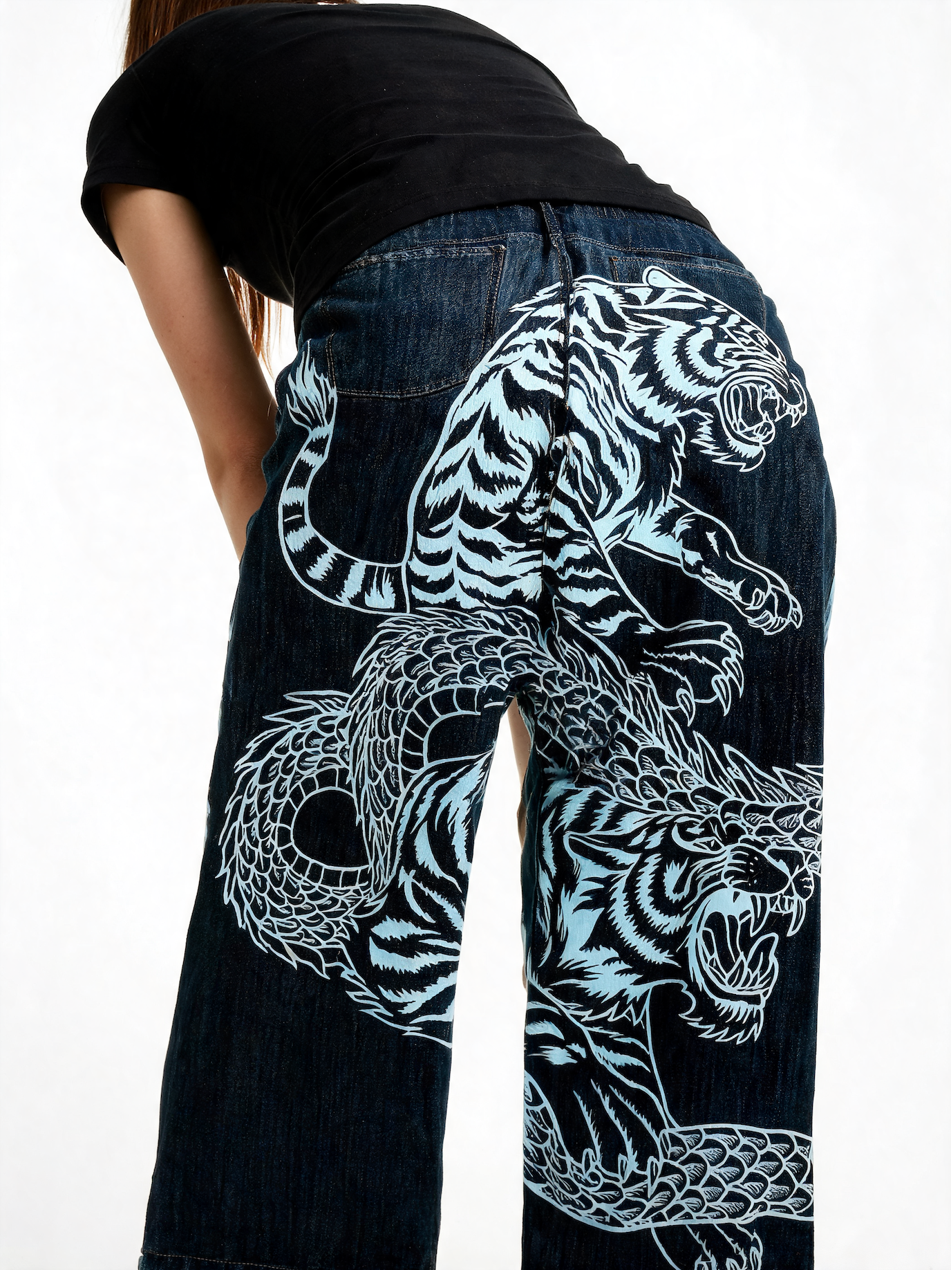 Y2K Denimbukser med Drage- og Tigerprint