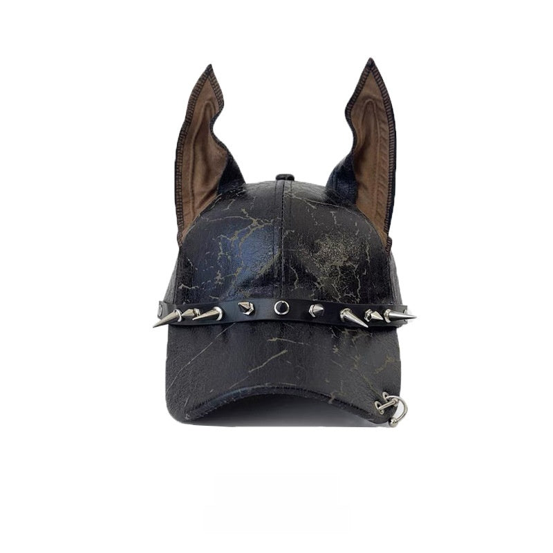 Kasket med Doberman-ører