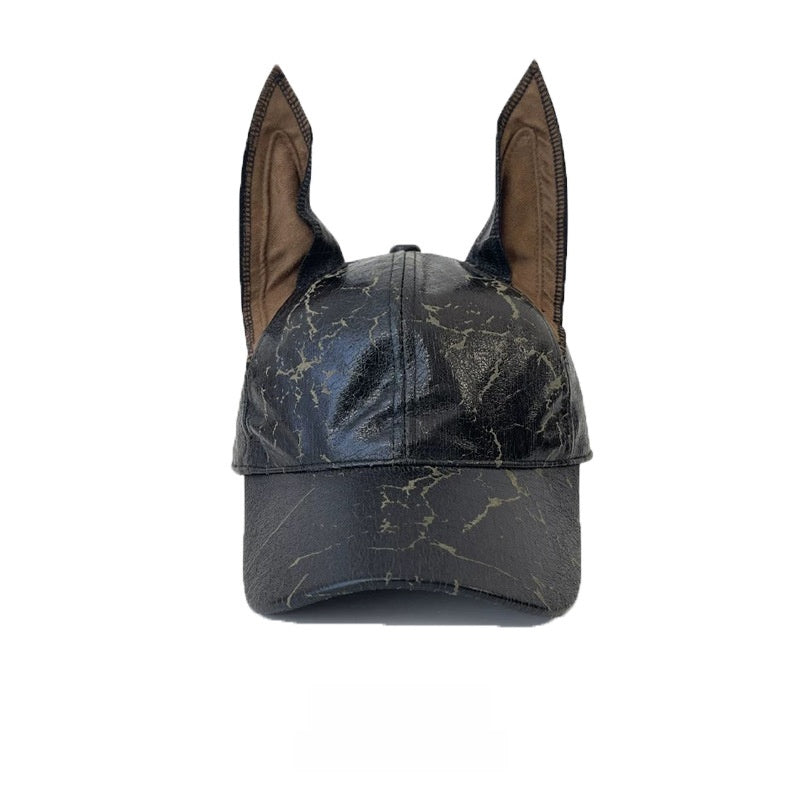 Kasket med Doberman-ører